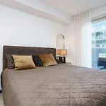 Dream - Modern Design With Balcony & Free Parking *