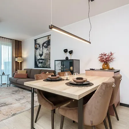 Dream - Modern Design With Balcony & Free Parking