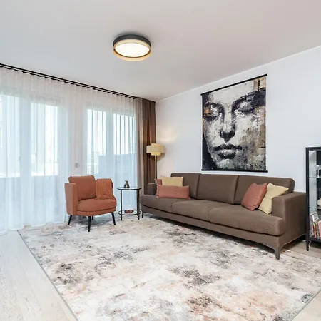 Apartment Dream - Modern Design With Balcony & Free Parking *
