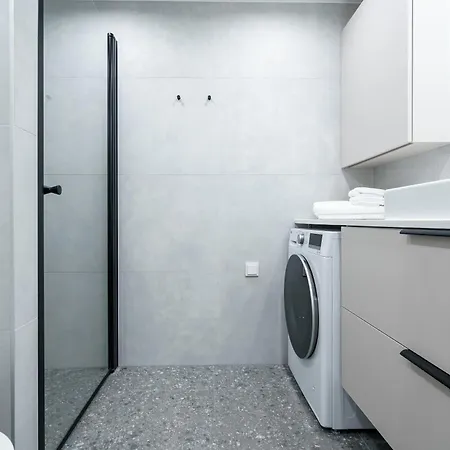 Dream - Modern Design With Balcony & Free Parking Lejlighed