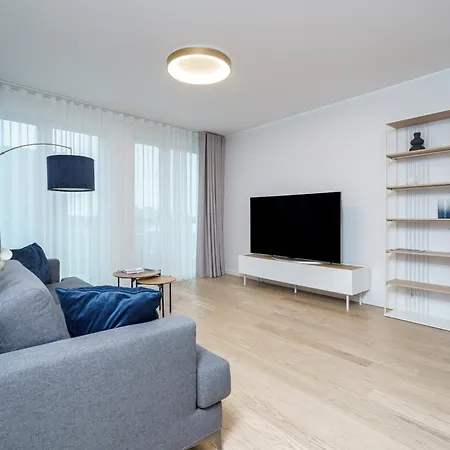 Dream - Modern Design With Balcony & Free Parking *