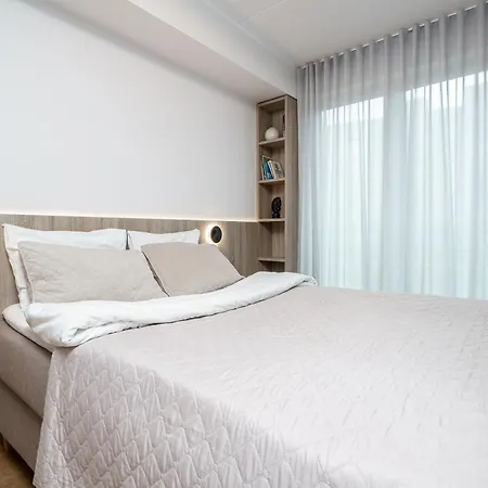 Apartment Dream - Modern Design With Balcony & Free Parking