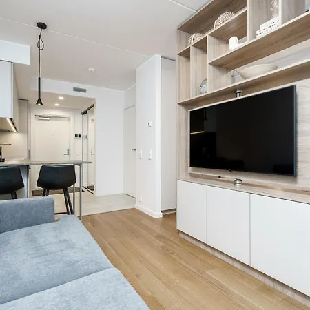 Dream - Modern Design With Balcony & Free Parking Apartment *