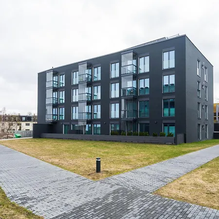 Apartment Dream - Modern Design With Balcony & Free Parking *