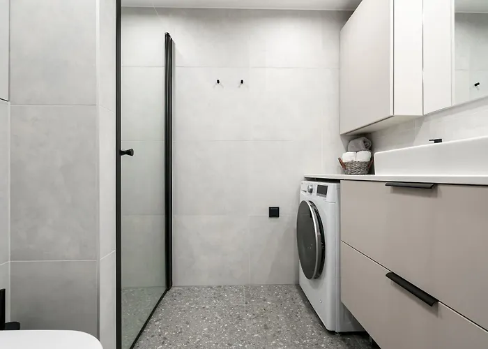 Dream - Modern Design With Balcony & Free Parking 아파트 *