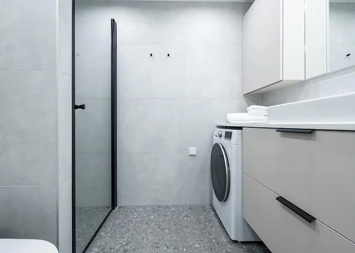 Dream - Modern Design With Balcony & Free Parking Apartment