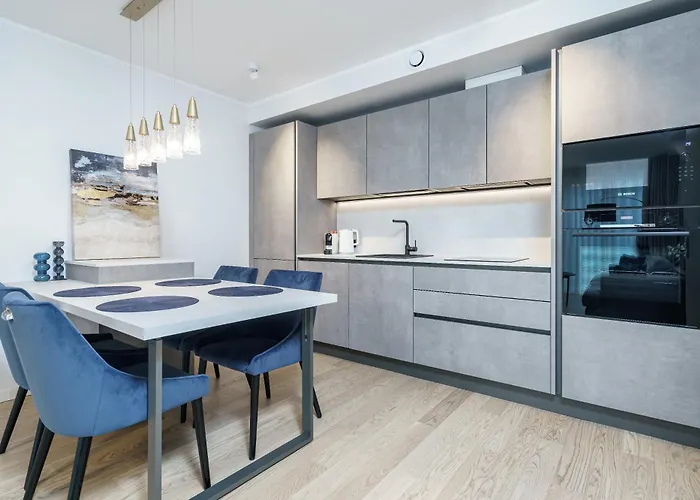 Dream - Modern Design With Balcony & Free Parking Apartment